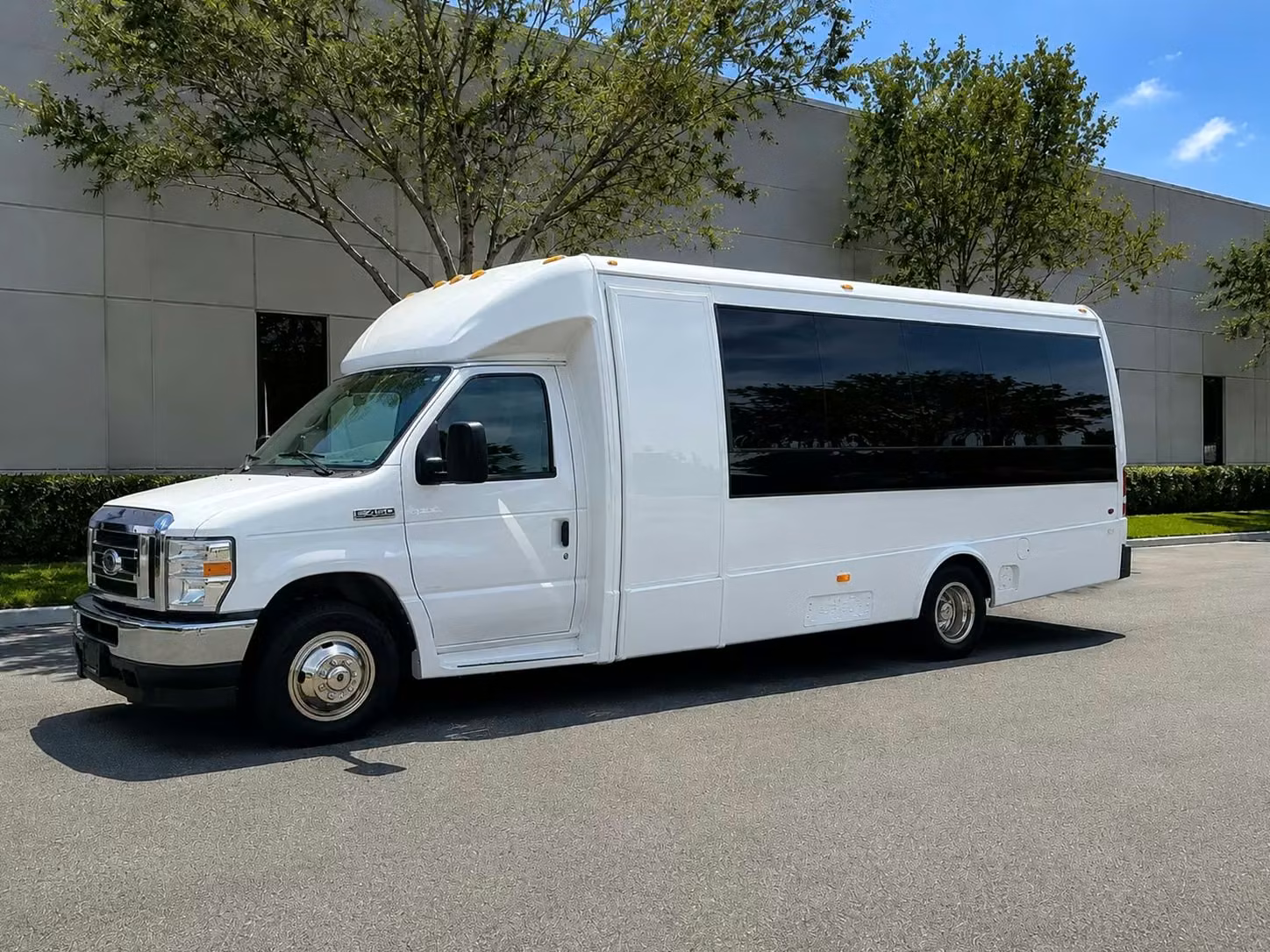 west hollywood 15 passenger minibus rental