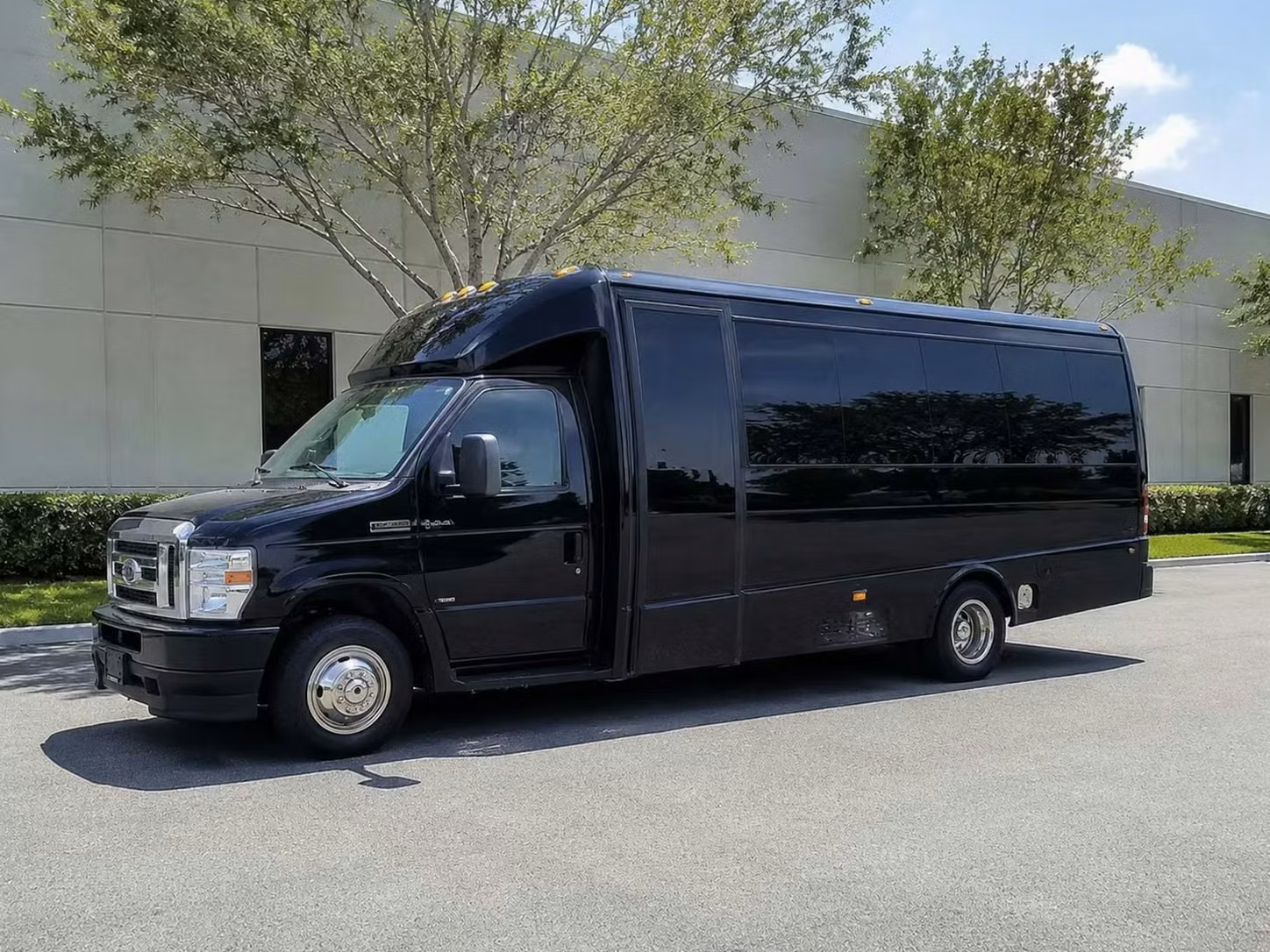 west hollywood 18 passenger minibus rental